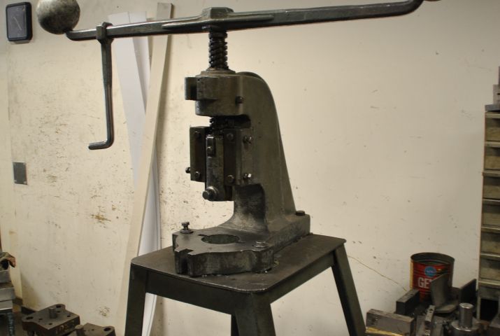 374588-3 Skruvpress manuell mm