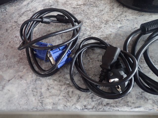 353537-3 24 "Computer Display LED Benq GL 2460.