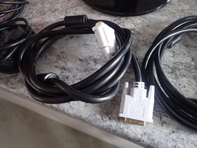 353537-3 24 "Computer Display LED Benq GL 2460.