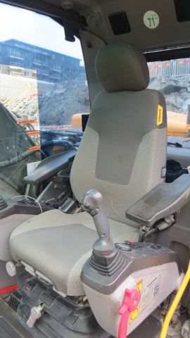 374994-19 Volvo EC240C