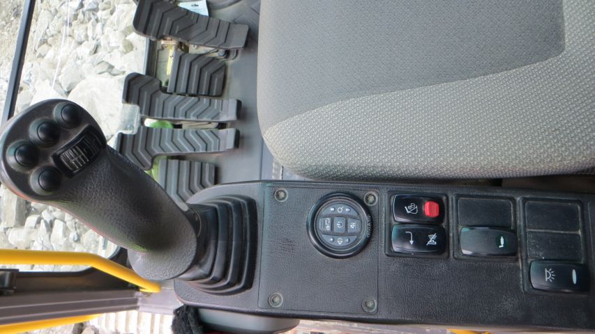 374994-23 Volvo EC240C