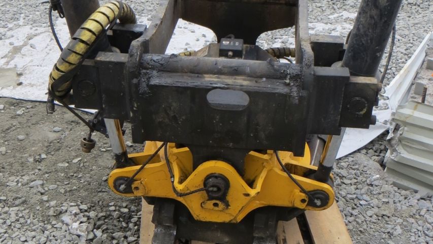 374994-26 Volvo EC240C