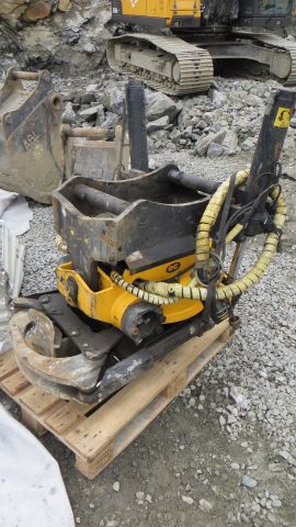 374994-26 Volvo EC240C