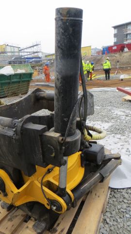 374994-28 Volvo EC240C