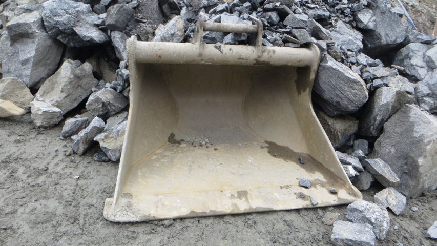 374994-32 Volvo EC240C