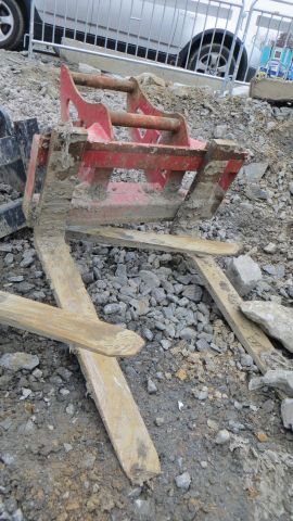 374994-33 Volvo EC240C