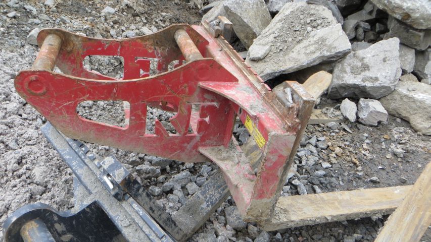 374994-33 Volvo EC240C