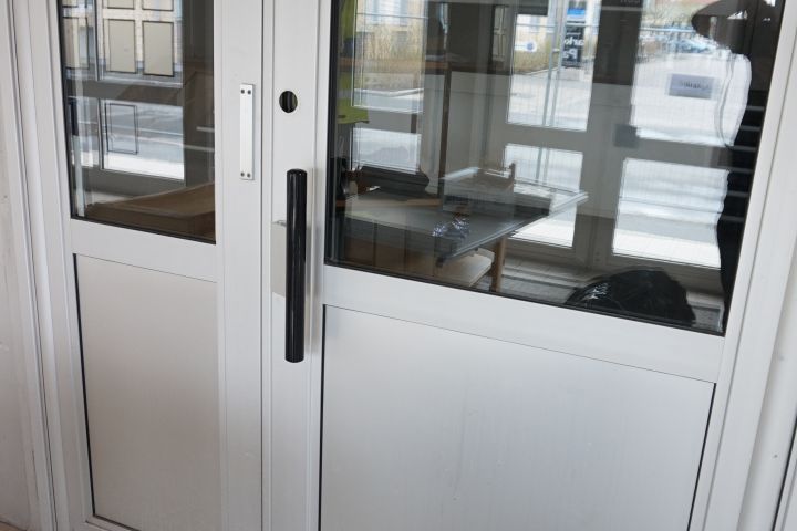 375748-2 Dörrparti aluminium