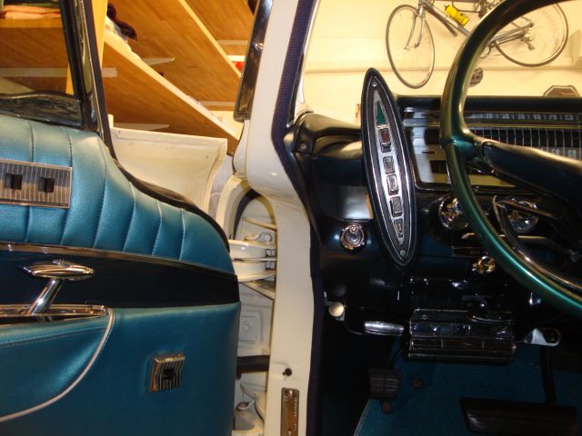 353105--115 Chrysler Imperial -61 i utställningsskick