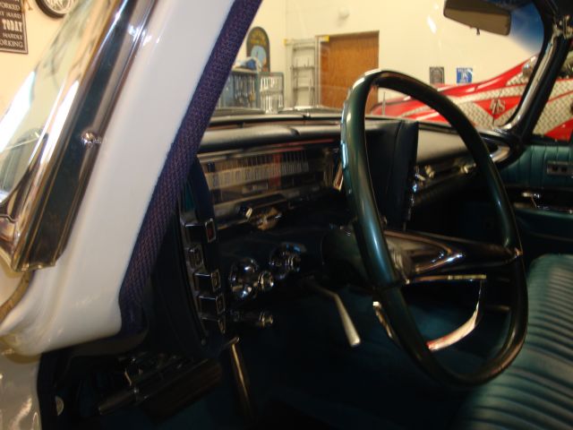 353105--113 Chrysler Imperial -61 i utställningsskick