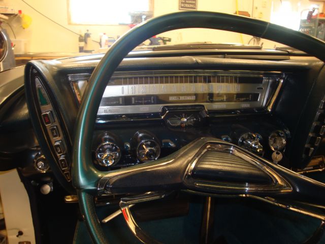 353105--113 Chrysler Imperial -61 i utställningsskick