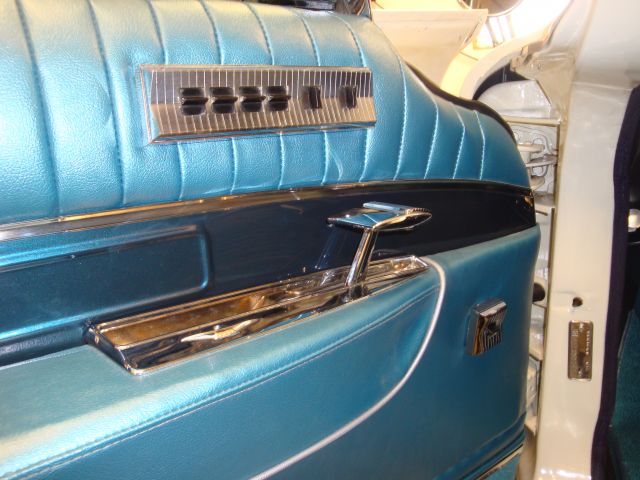 353105--110 Chrysler Imperial -61 i utställningsskick