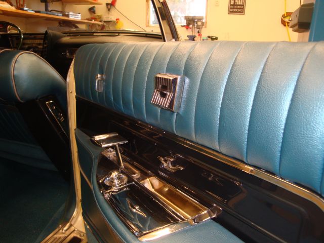 353105--108 Chrysler Imperial -61 i utställningsskick