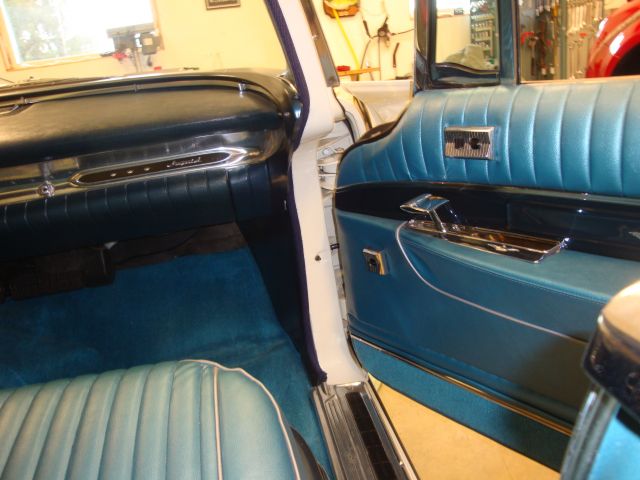 353105--107 Chrysler Imperial -61 i utställningsskick