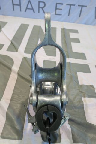 351335-2 Suspension clamp  ECH14 8 pcs. New