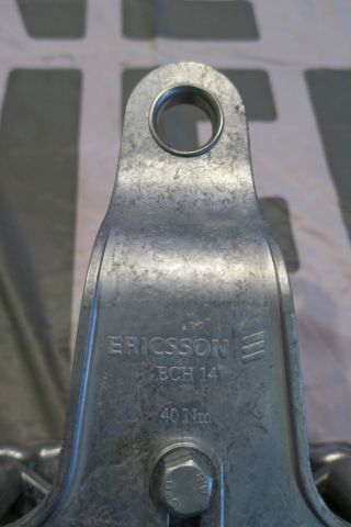 351335-5 Suspension clamp  ECH14 8 pcs. New