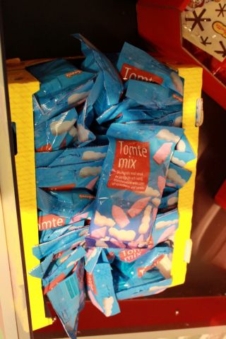 375115-5 Godis av olika märken.