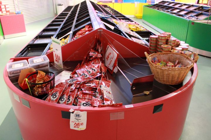 375115-6 Godis av olika märken.