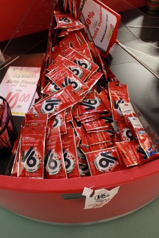 375115-6 Godis av olika märken.