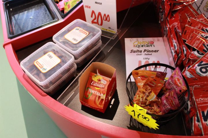 375115-7 Godis av olika märken.