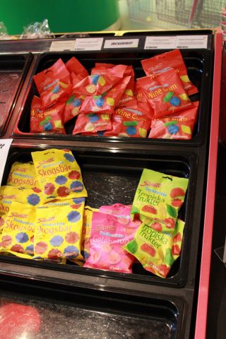 375115-7 Godis av olika märken.