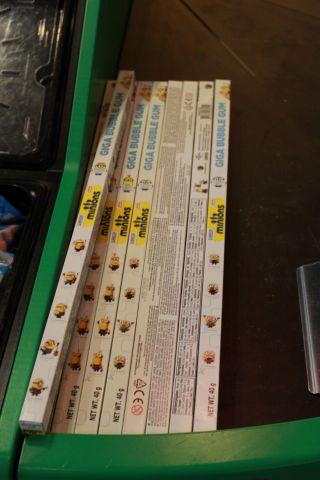 375115-10 Godis av olika märken.