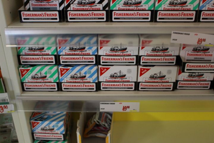 375115-14 Godis av olika märken.