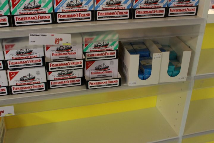 375115-14 Godis av olika märken.