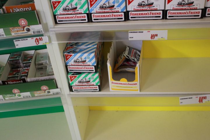 375115-15 Godis av olika märken.