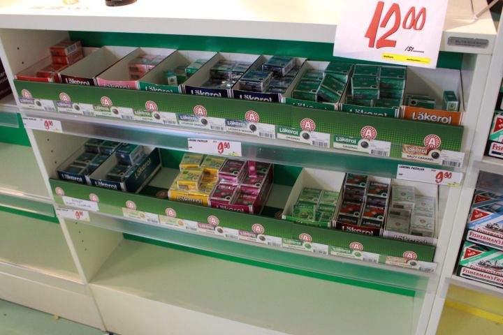 375115-15 Godis av olika märken.