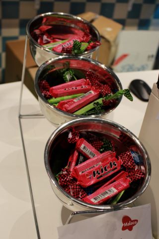 375115-17 Godis av olika märken.