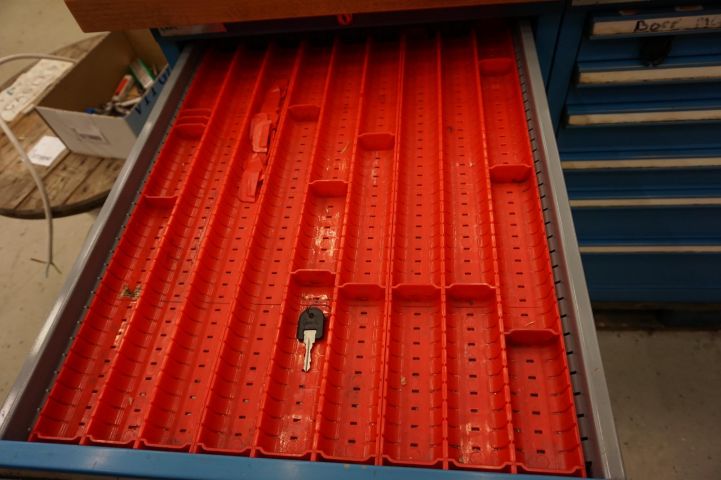 373891-3 FAMI tool cabinet