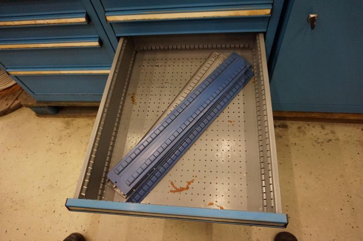 373891-13 FAMI tool cabinet