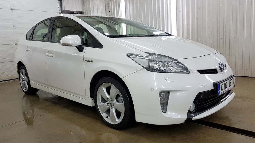 376843-1 Toyota Prius Executive 1.8 HSD 73kW
