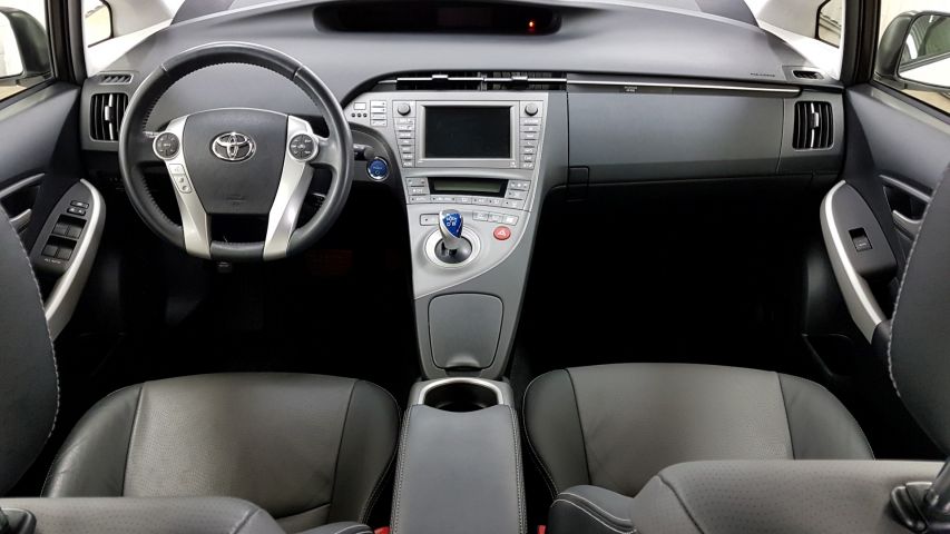 376843-6 Toyota Prius Executive 1.8 HSD 73kW