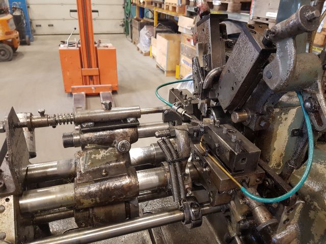 255290-5 4 Traub A15 + 2 spare part machines