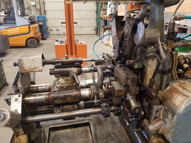 255290-15 4 Traub A15 + 2 spare part machines