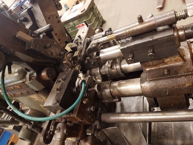 255290-28 4 Traub A15 + 2 spare part machines