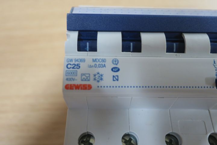 368444-3 2st Gewiss Jordfelsbrytare GW 94369