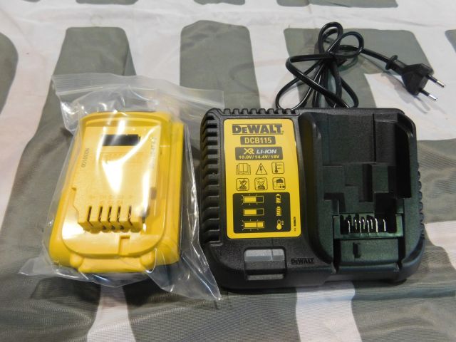 380955-8 Dewalt screwdriver new!