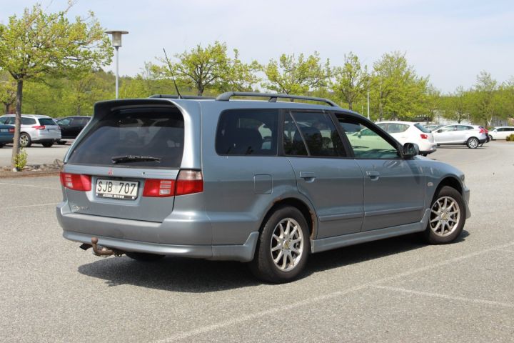 381151-3 Mitsubishi Galant 2.5 V6, Automat, dragkrok -01