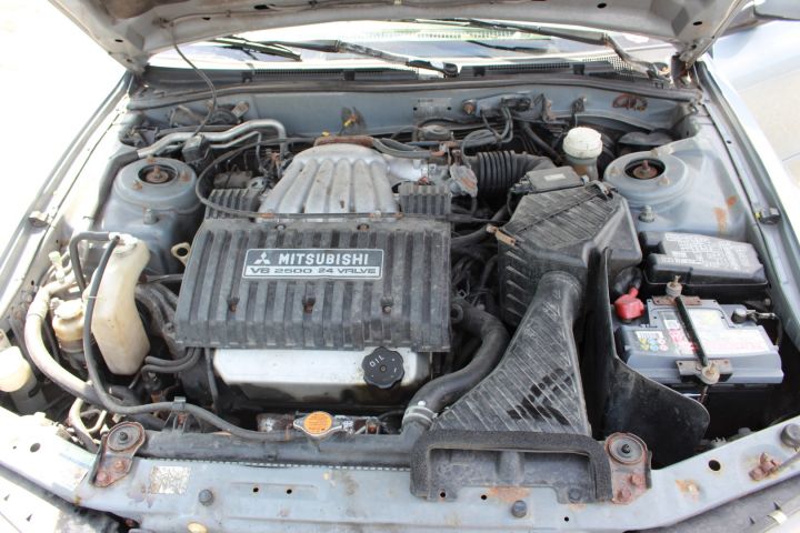381151-29 Mitsubishi Galant 2.5 V6, Automat, dragkrok -01