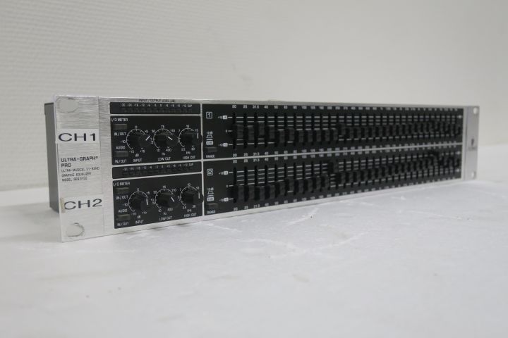 376389--1 Equalizer Ultra-Graph PRO GEQ3102