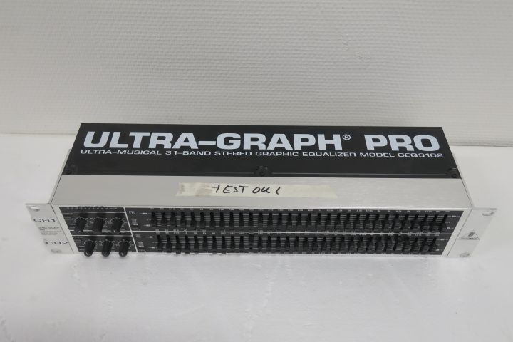 376389--1 Equalizer Ultra-Graph PRO GEQ3102