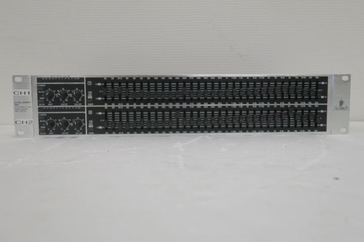 376389--1 Equalizer Ultra-Graph PRO GEQ3102