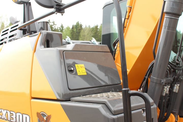 381649-14 CASE CX130D