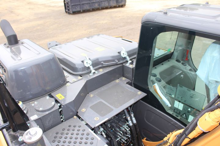 381649-12 CASE CX130D