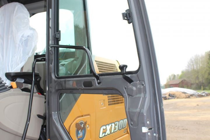 381649-11 CASE CX130D