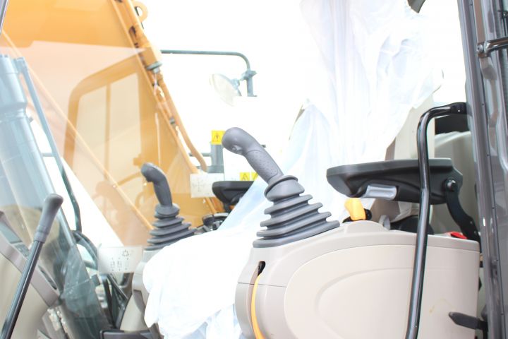 381649-27 CASE CX130D