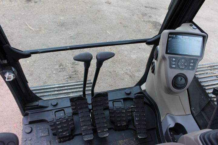 381649-30 CASE CX130D